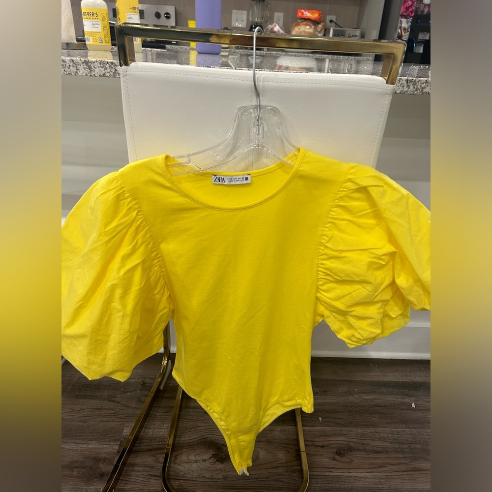 Zara Yellow puff sleeve bodysuit size Small worn once
